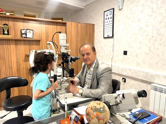 جراح و متخصص چشم | دکتر کوروش قارویی